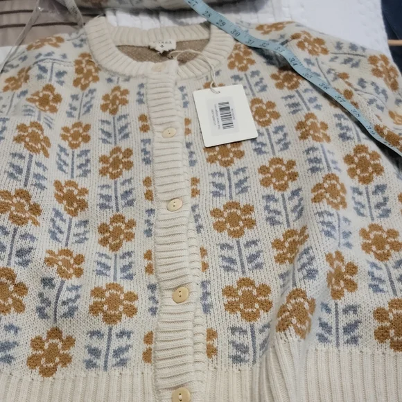 Nwt MAREA Women's Cream and Gold Floral Cardigan - Picture 3 of 6